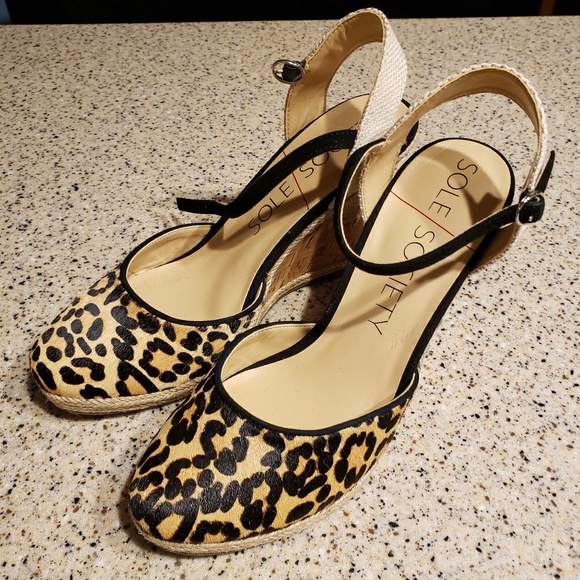 Sole Society Shoes - Sole Society SZ 7.5 NEW fur wedges